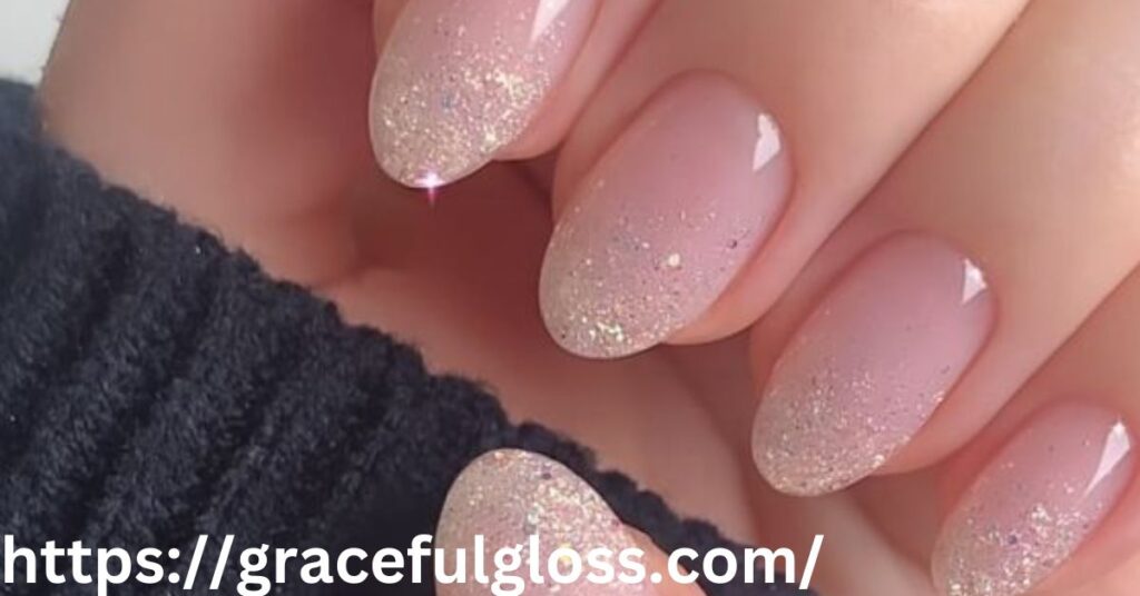 Sparkly gold winter nails